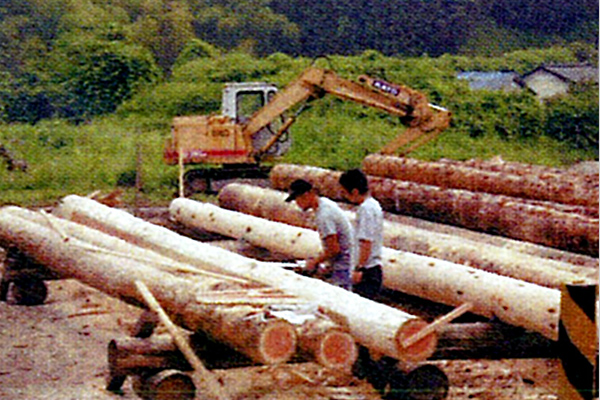 photo：ログ作業場